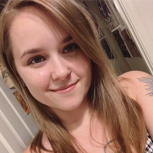 Meet your Posher, Caitlin